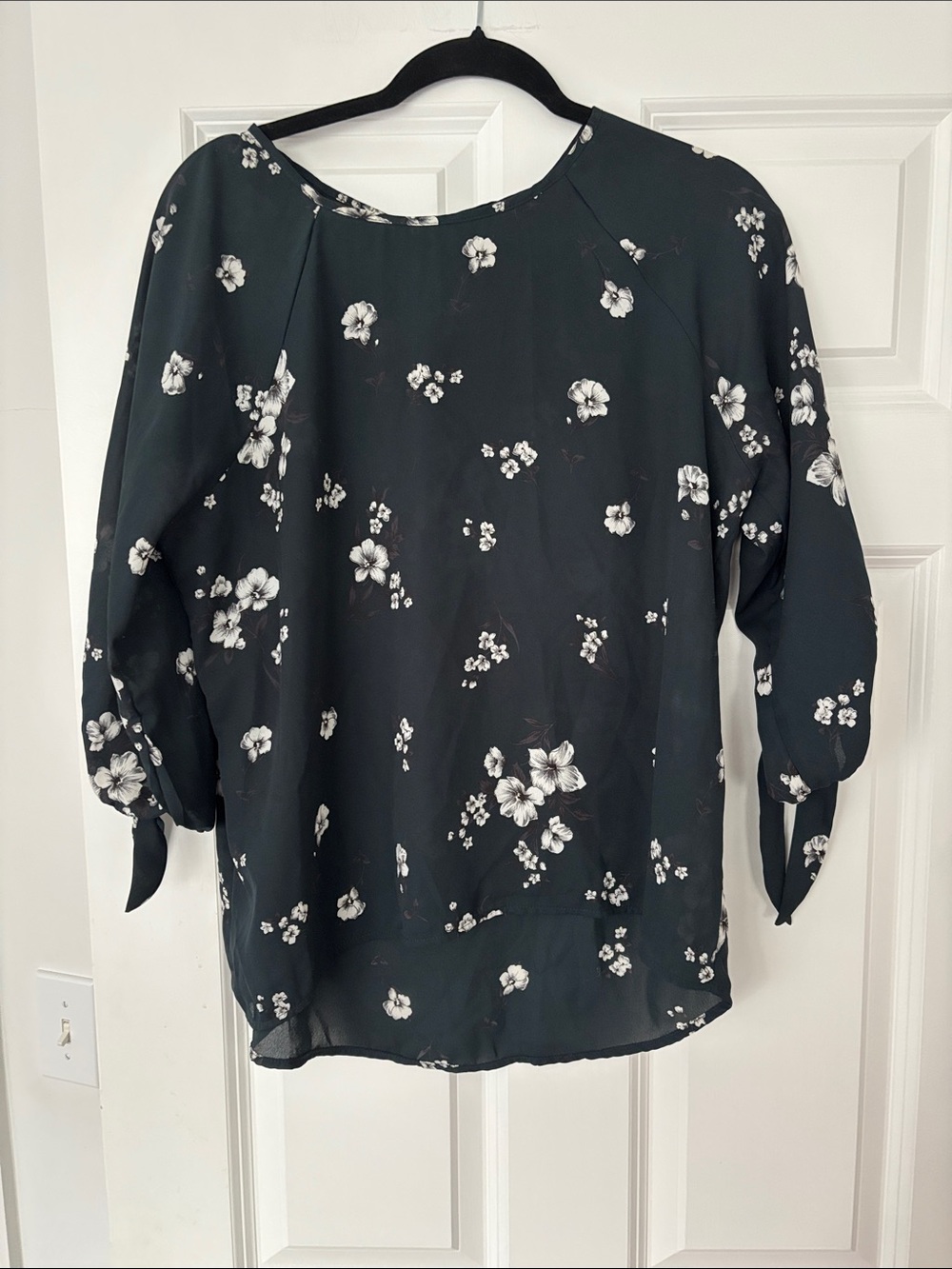 Papermoon dark green floral blouse with tie sleeves and back zip detail size M